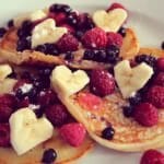 Amerikanske pandekager med banan hjerter