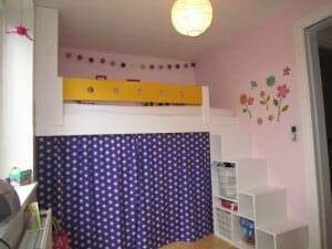 Hjemmebygget køjeseng med trappereol