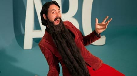 Hr skæg med bogstaver - alfabetsangen