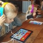 Smilla og Sienna tester app'en Kiidio til releasepartyet Smilla og Sienna tester app'en Kiidio til releasepartyet